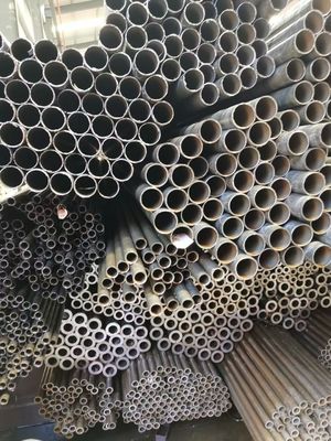 Tubo de aço sem costura 12m Tubo de aço carbono Laminado a quente Tubo de ferro preto para estrutura