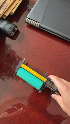 Tampão de Plástico para Barra de Construção, Diâmetro Interno 30mm, Não Cônico, Longo